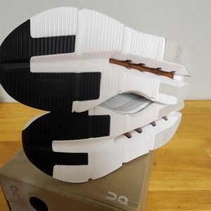 •BRAND NEW• Womens White/Pearl CloudNova shoes size 7.5